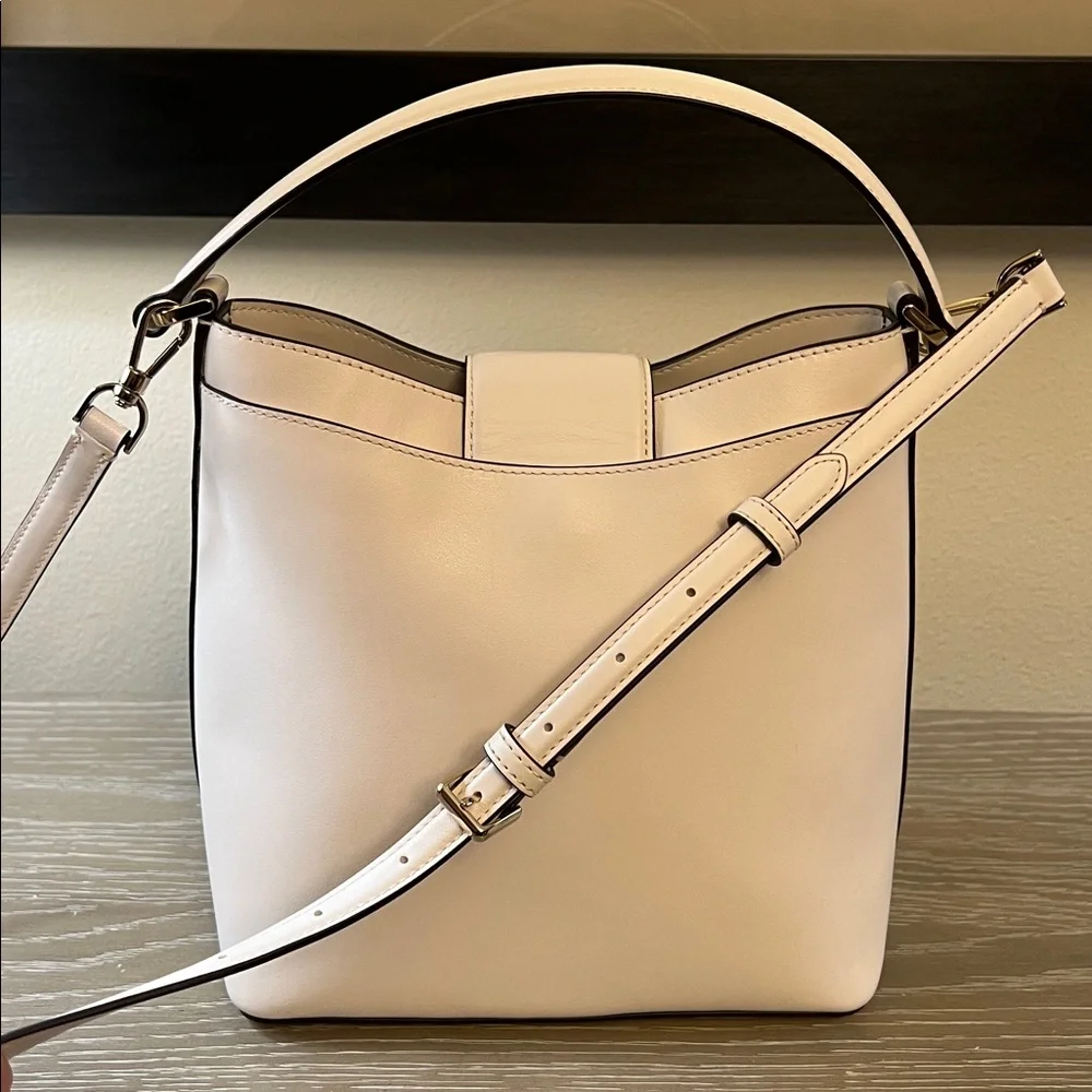 Kate Spade New York Reegan Pansy Toss Bucket Bag. - Picture 7 of 12